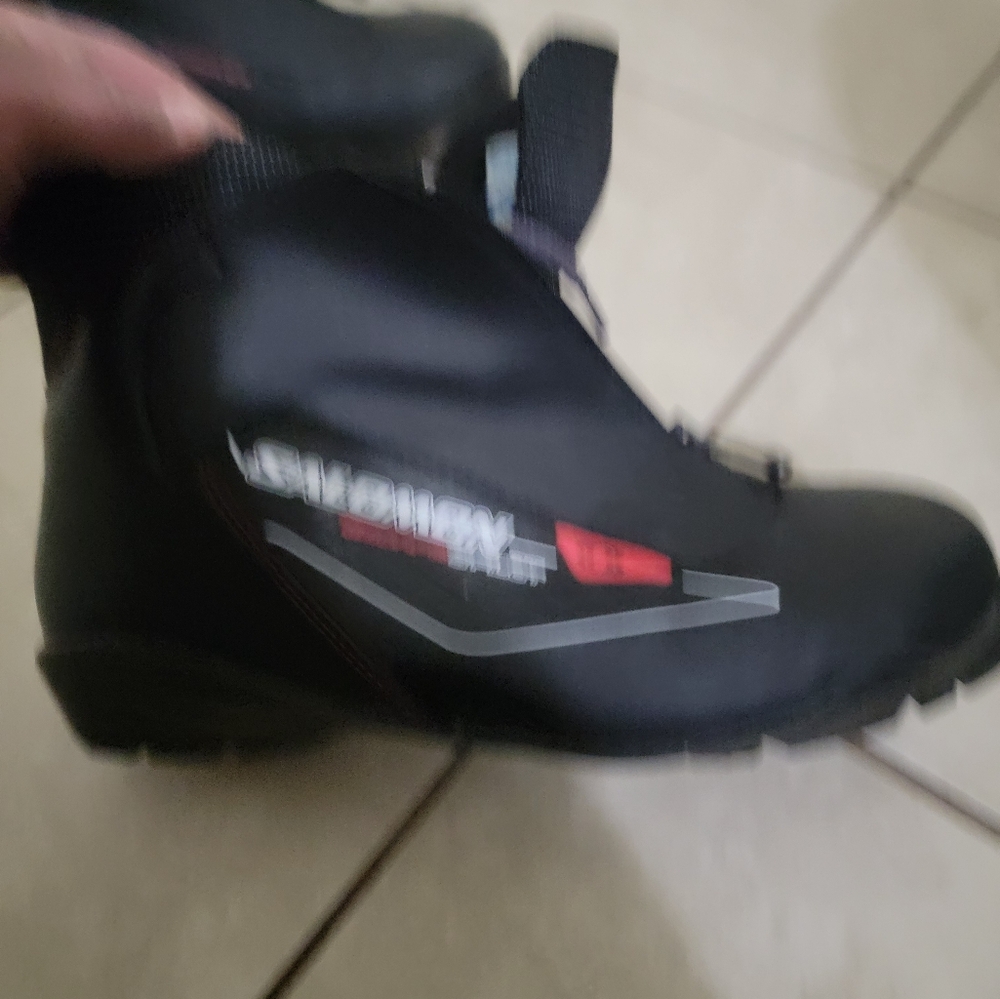 Salomon escape s pilot size 44